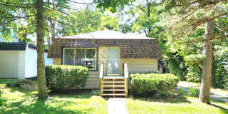 Spacious 2 Bedroom Home w/ 2.5 car garage - Westmont Gallery 1