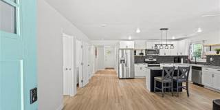 Room in 3 Bedroom Home at Peeples St SW Gallery 3