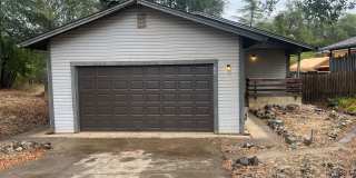 Shasta Lake Home with new LVP!! Gallery 1
