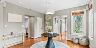 Spacious Kent Home | 6 Bed | 4 Bath | 4,000 Sf | Front Porch + Backyard | Detached 4-Car Garage Gallery 6