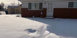 Move In Special! Charming 2-Bedroom Oasis with Spacious Front Yard! Gallery 1