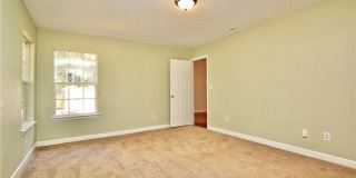 Room in 3 Bedroom Home at Tom Hunter Dr Gallery 9