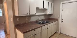 Quiet duplex biking distance from UF! Gallery 7