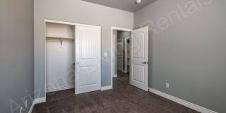 DON'T MISS THIS THREE BEDROOM TOWNHOUSE IN A PRIME LOCATION Gallery 24