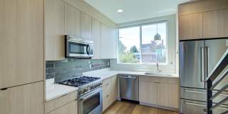 3Bd/1.5Ba Seattle Townhouse Gallery 15