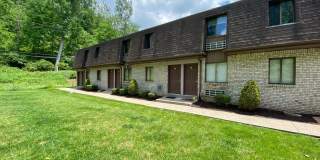 Amazing 1BR in Desirable Plum Area! Beautiful Exposed Brick and Air Conditioning! Call Today! Gallery 9