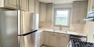 3 Bed/1 Bath Home in Beechview with Bonus Room-Convenient to Downtown! Available October! Gallery 12
