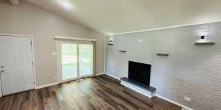 Move-In Ready 3BR/2BA Home with 2-Car Garage in St. Charles Gallery 6