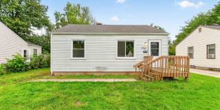 Charming 2-Bedroom Home with Updated Kitchen & Spacious Backyard! Gallery 1