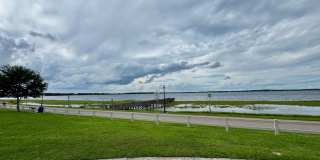 Downtown Clermont - Beautifully Renovated 2-Bed/1-Bath Upstairs Unit with Stunning Lake Minneola Views- Gallery 45