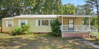 3 Bed 2 Bath Home with Great Outdoor Space! Gallery 1