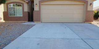 Stunning and Spacious 3 bed 2.5 bath home in Huning Ranch! Gallery 1
