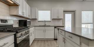 Brand New 3 Bed 2.5 Bath Duplex Includes Office Space (See Contact Info Below) Gallery 25