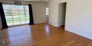 Charming 3-Bedroom Home with Spacious Backyard – Prime Location Gallery 7