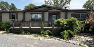 SINGLE FAMILY HOME - 1 ACRE LOT Gallery 1