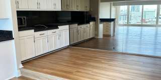 2-bed, 2-bath Condo with Sweeping Views of City and Space Needle! Gallery 10