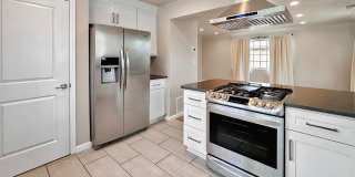 SLOAN'S LAKE: 2-BEDROOM UNIT WITH HIGH-END FINISHES Gallery 10