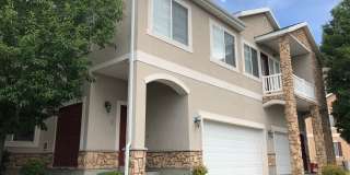 Wonderful 3 bed / 2 bath Condo with a pool Gallery 1