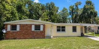 Cobblestone Charm w/This Spacious 3BR/1BA Dade City Home Gallery 1