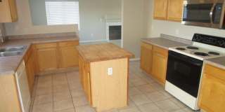 Nice 3 bedroom with pool and three car garage! Gallery 4