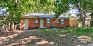 Charming 2-Bedroom Home with Spacious Backyard & Great Location Gallery 29