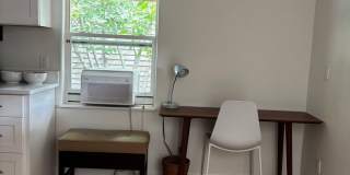 Ideal Duplex on NW Broadway with Parking Gallery 16