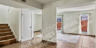 Two-Level Townhome in DeSoto Courts Gallery 7