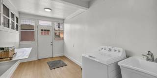 FULLY FURNISHED & BEAUTIFULLY REMODELED CLASSIC HOME NEAR UNR WITH UNBEATABLE I-80 ACCESS Gallery 55