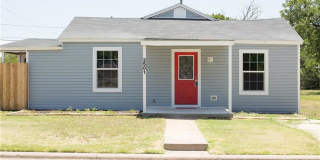 WALK TO MCMURRY! 3 bed 2 bath Gallery 1