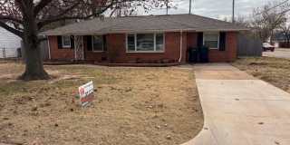 2 bed 2 bad! New paint, new flooring, new range, fenced yard! Gallery 1