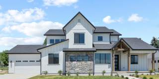 Cozy, Bright, and Spacious Home Nestled in Midway Gallery 1