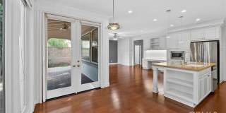 30 Maple Leaf Gallery 6