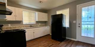Updated 3 Bed 1 Bath! First Month's rent FREE! Gallery 8