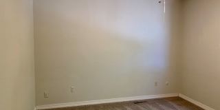 Wonderful Home in Campus West! Gallery 12