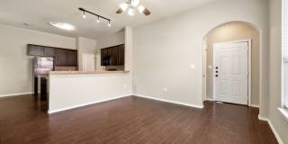 AVAILABLE NOW! NICE 3 BEDROOM DUPLEX LOCATED IN NEW BRAUNFELS, TEXAS! Gallery 1
