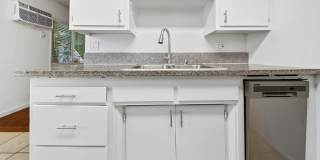 336 S Alexandria Ave Gallery 23