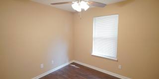 3 Bed / 2 Bath Newly Updated Home Gallery 16