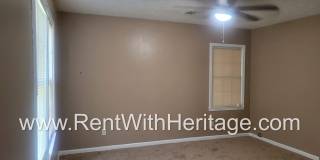 GREAT HOME / 3 BEDROOMS AND BONUS ROOM / GREAT LOCATION /  PRIVATE FENCED YARD Gallery 26