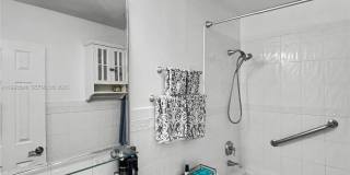 2270 NE 68th St Gallery 12