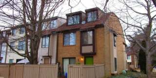 3BD 2.5BA End Unit Townhome Gallery 1