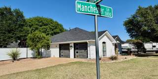 Beautifully updated home IN THE BLUFFS! Gallery 36