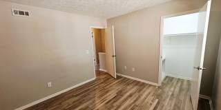 MOVE-IN READY! 2BR Townhome in Clintonville near OSU – W/D, Parking, Pet Friendly Gallery 28