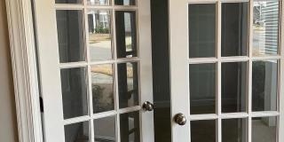 Room for Rent in 4 Bedroom Home at Farm Pond Trl Gallery 1