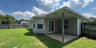 3 Bed / 2 Bath Extremely close to Wedington Exit! Pre-leasing for Aug 10 Move-in! Gallery 29