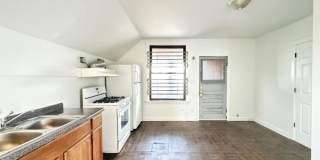 1607 McVicker Gallery 4