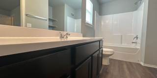 Charming 4 bed 2 bath in Hunters Spring *  Mustang schools Gallery 23