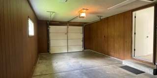 Great Location 3 bedroom 1 bath 1car garage Gallery 25