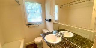 2 Bedroom and 1 Bathroom house Available Now! Gallery 1