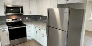 Stunning 2BD/1BA Condo w Garage - Prime Location! Gallery 9