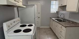 1046/1048 W 8th St.- Duplex Gallery 1